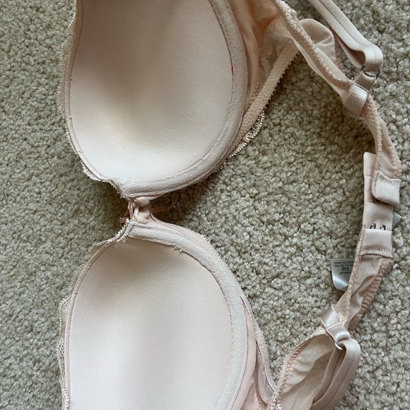 Victoria’s Secret Hot Pink Push Up Bra - Picture 2 of 4